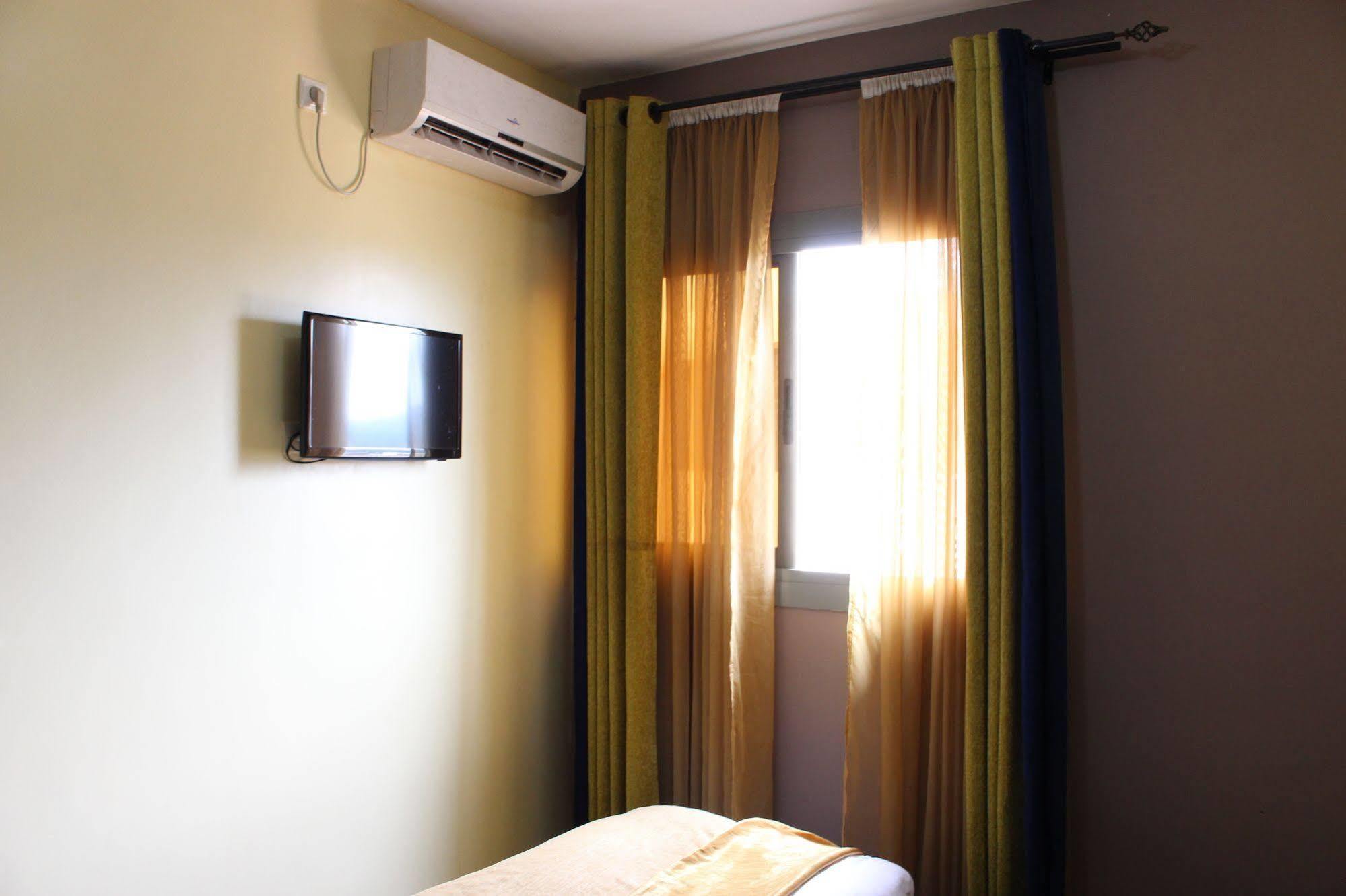 Prestige Hotel Яунде Экстерьер фото